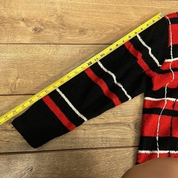 Vintage SEGUE sweater. size medium. plaid black/red/white striped - Picture 9 of 10